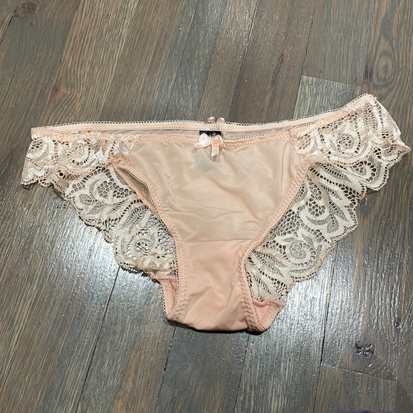Lace underwear - Picture 1 of 4